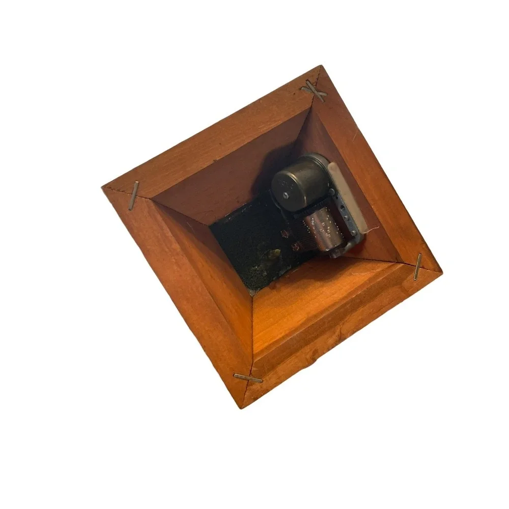 Vintage White Rose Music‎ Box Decorative Display Case 